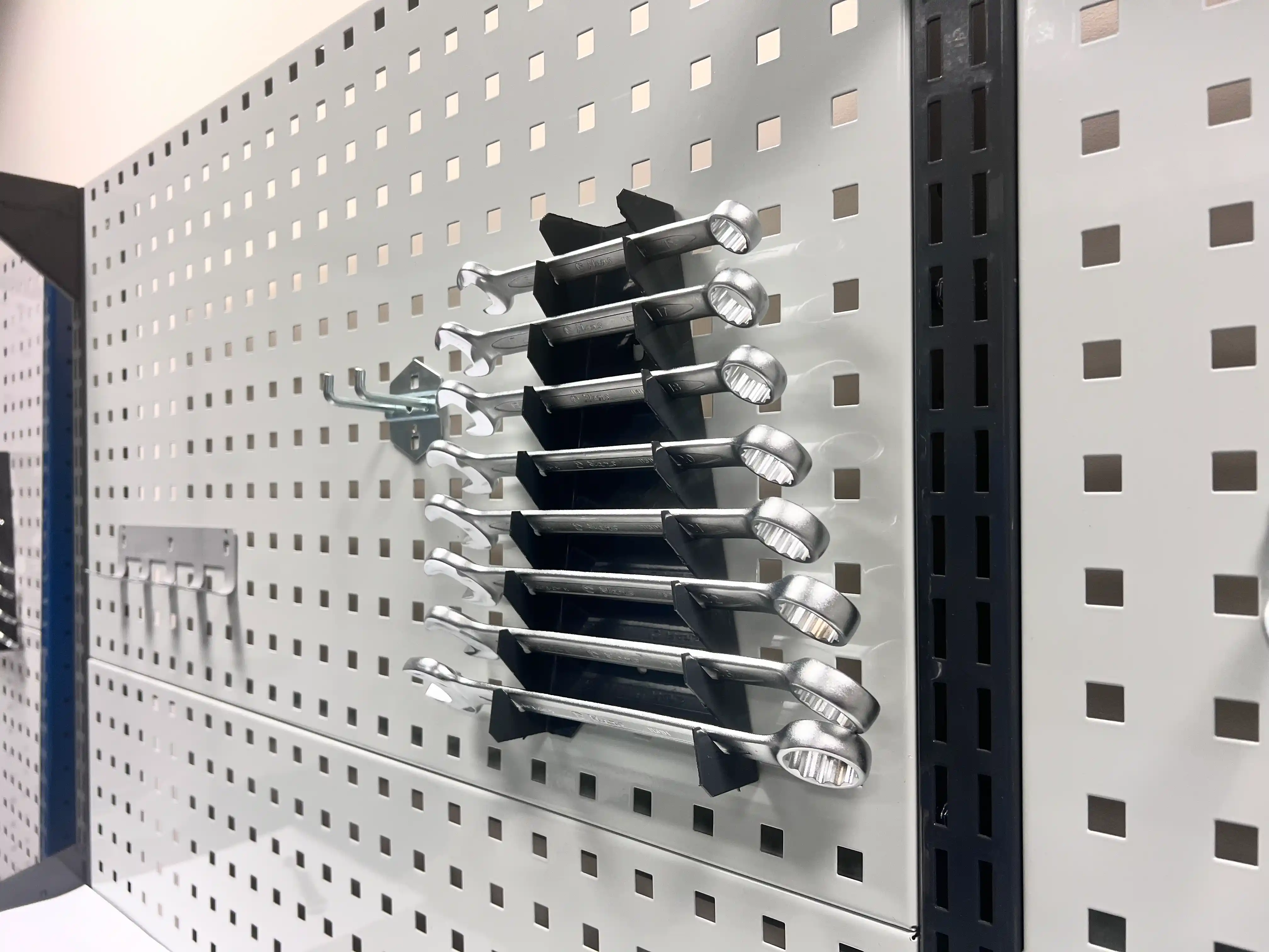 CTR 1232.S37.3-1 Верстак слесарный 1670x1193x743 мм