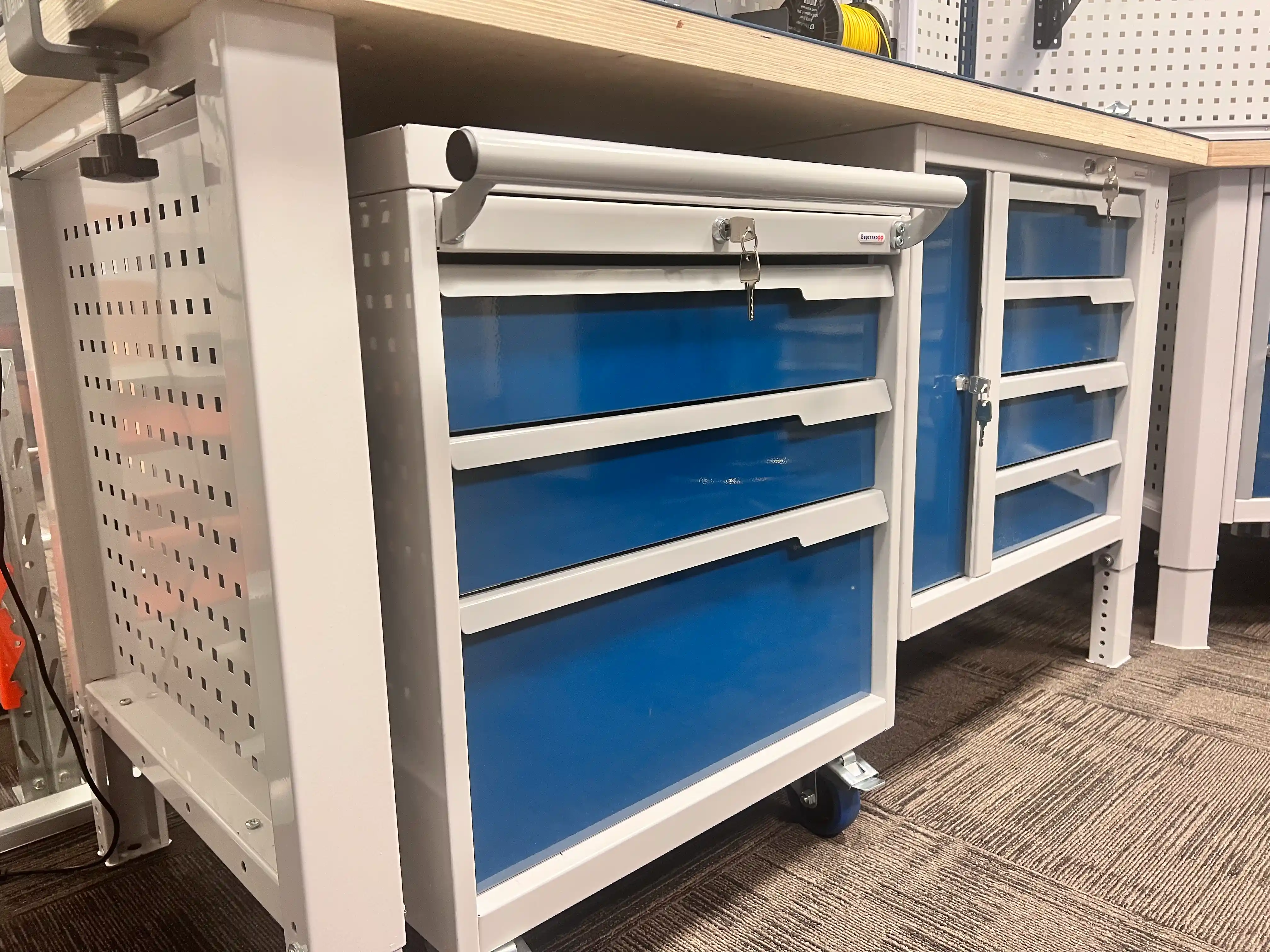 CTR 1232.S37.3-1 Верстак слесарный 1670x1193x743 мм