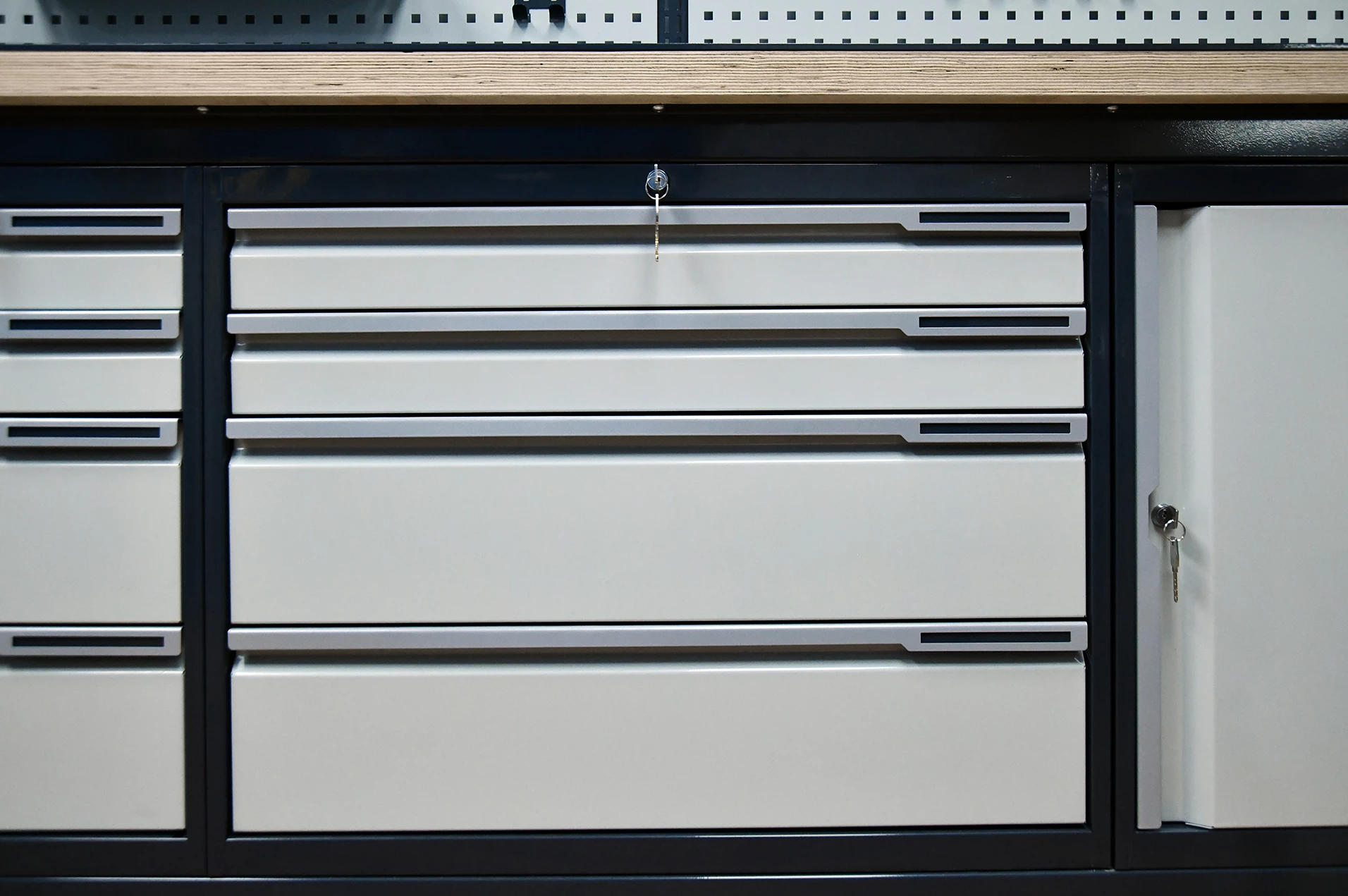 MCN 2052.S68.11-2FR Рабочее место 1982x1993x743 мм