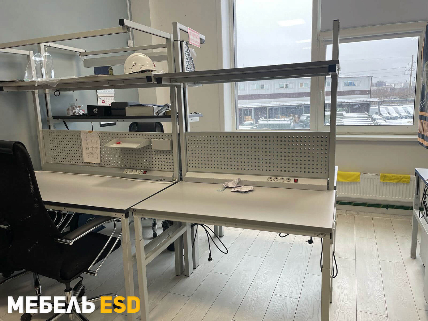 Поставка антистатической мебели