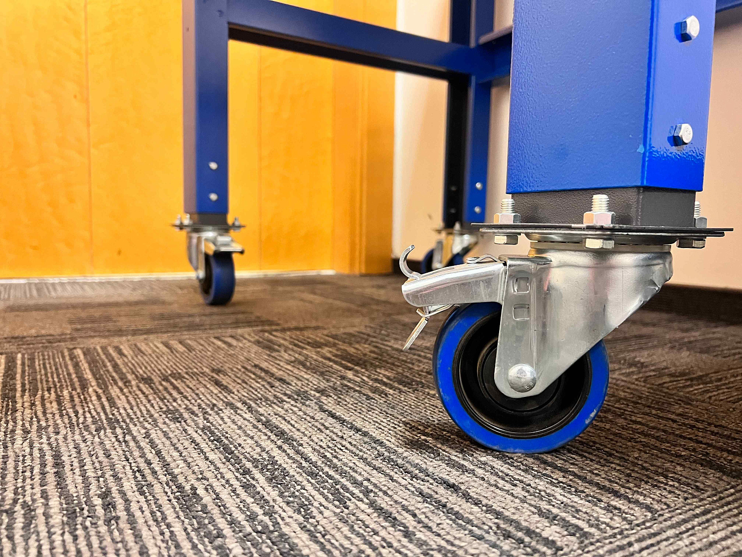 PLC 15.0-М Стол металлический на колесах 1500х700 мм